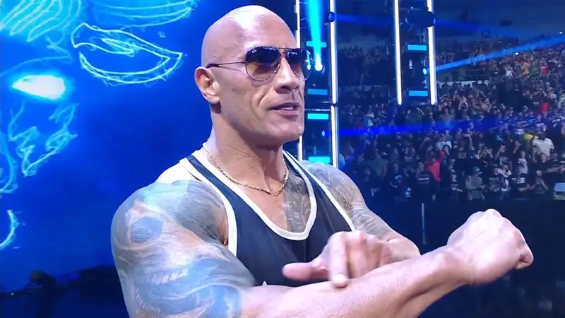 قرار عنصري من WWE ضد الاسطورة العنصرية !