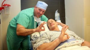 سينا يفاجئ الجماهير