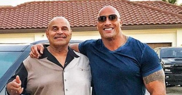 اهداء ذا روك سيارة فارهة لوالده، ويروى قصة المعاناة الذى عاشها !