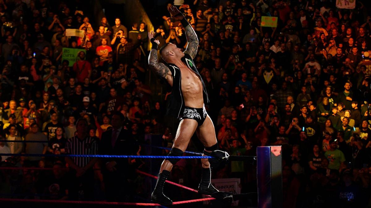 المصارع الأفعى " راندى أورتن " يسخر من " كيفن أوينز "