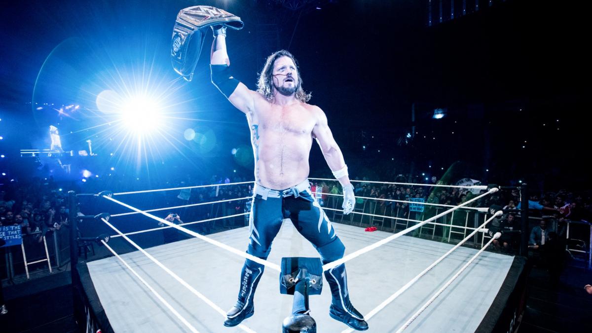 المصارع الإستثنائى " إى جى ستايلز " فى مواجهة "جيندر ماهال" قبل عرض " صراع الأبطال 2017"