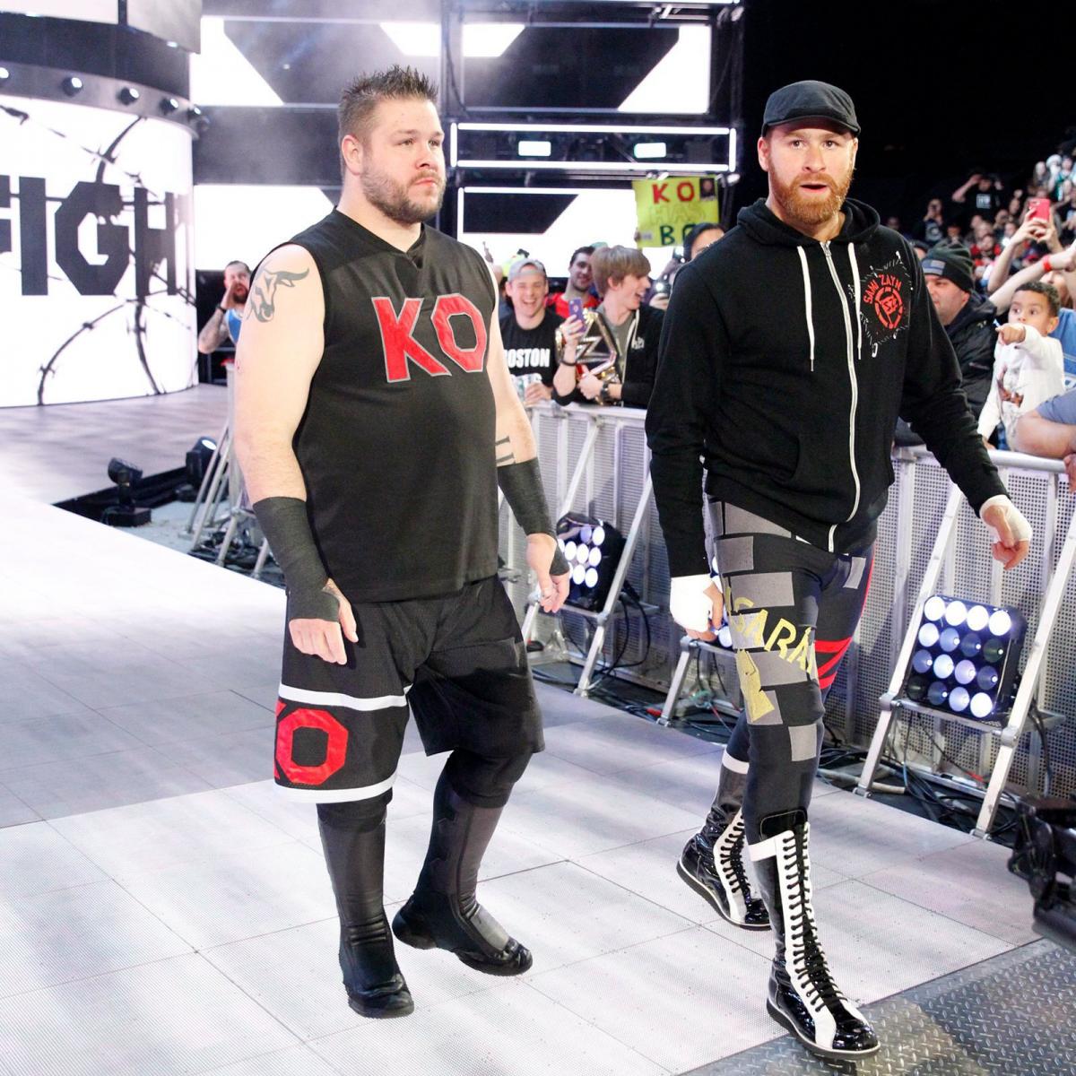 عرض صراع الأبطال 2017 : هل تم طرد " أوينز و زين " من إتحاد WWE للمصارعة