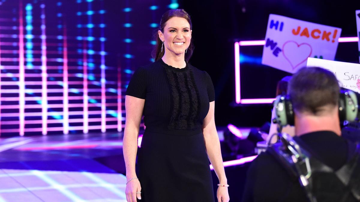 سيدة الإتحاد " ستيفانى ماكمان " تفكر فى إتحاد WWE