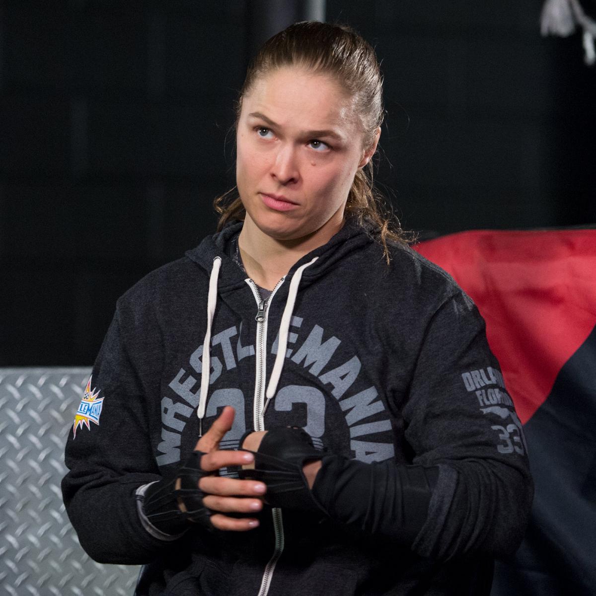 روندا روزى : أنا حائرة بين " المصارعة " و " القتال "