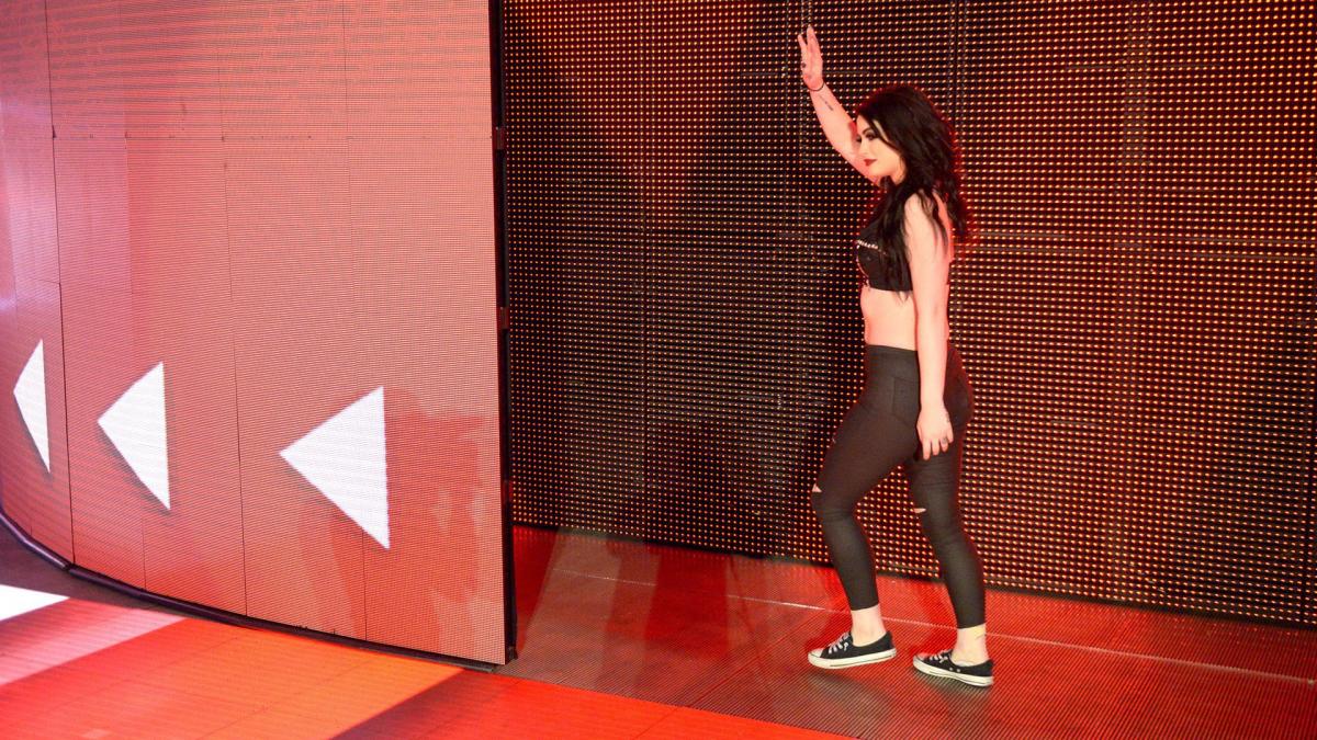 رسمياً : إعتزال المصارعة الرائعة " بايج " عن المصارعة وبشكل نهائى