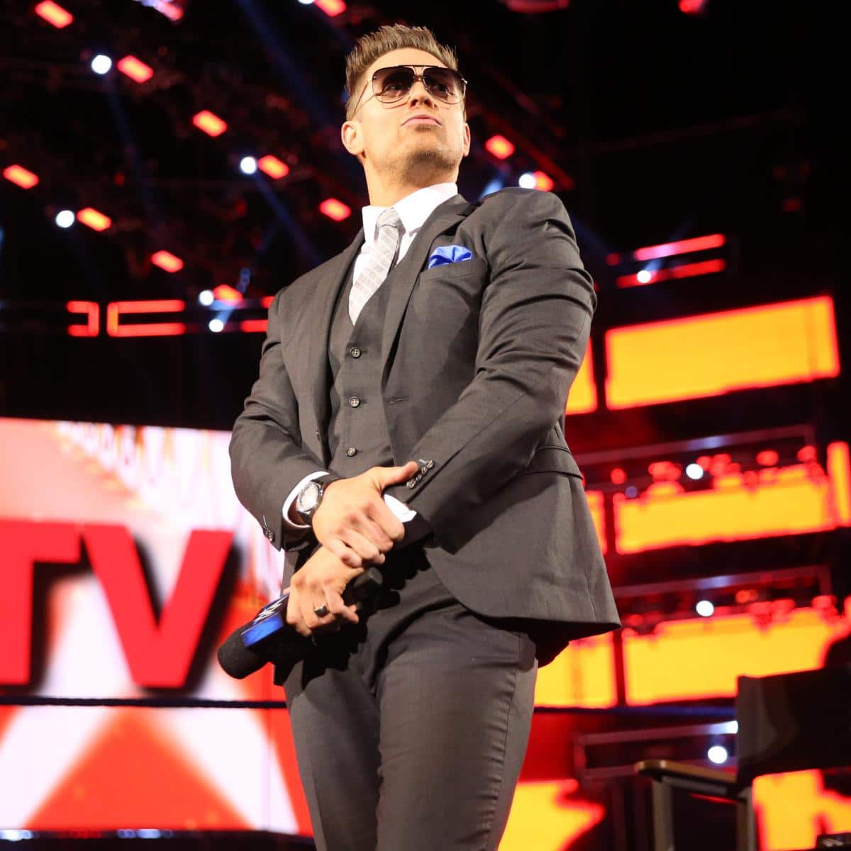 المصارع المخادع " ذا ميز " يهين " دانيال براين "