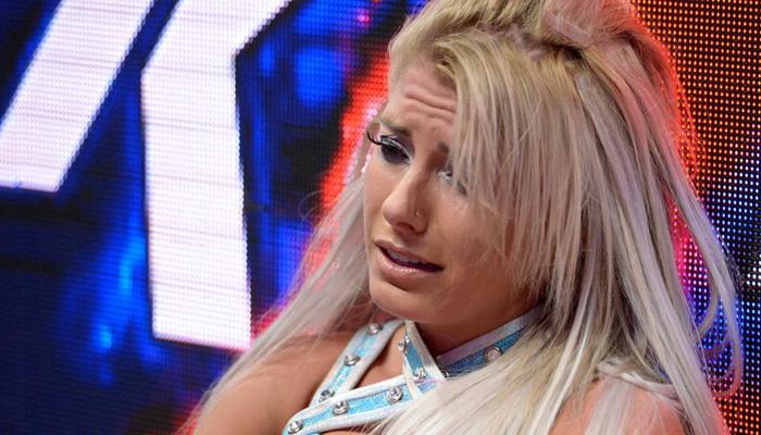 اليكسا بليس:وجهة الكثير من المخاوف فى عرض موني ان ذا بانك