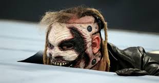 براى وايت يثير خوف المجتمع بشخصية ذا فيندى