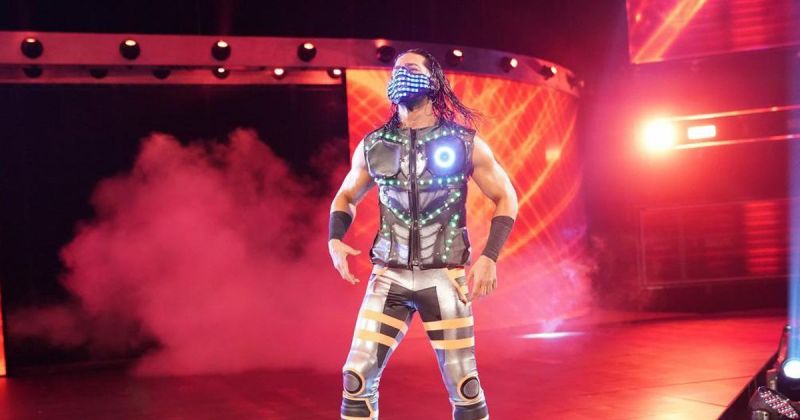 ظهور مفاجئ لنجم مختفى فى عرض الرو الاخير