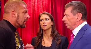 فينس مكمان يبيع اتحاد WWE هو وعائلته