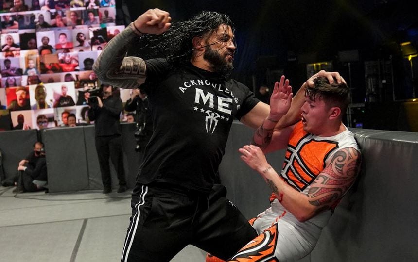 ما سبب هجوم رومان رينز على فريق ميستريو فى سماك داون الاخير ؟