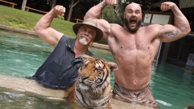 شاهد الان برون سترومان يحتفل على طريقة هولك هوجان