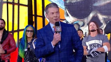 ما سبب تواجد فينس مكمان فى مركز WWE اثناء العروض ؟