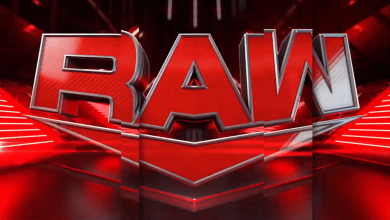 اتحاد WWE يطرد احد الجماهير فى عرض الرو الاخير