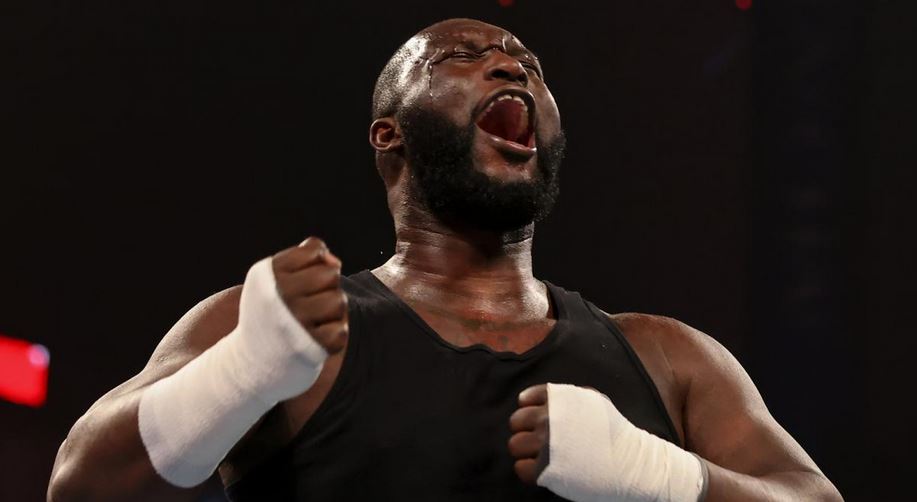 إضافة خطط خاصة للعملاق اوموس فى عرض راسلمينيا 38