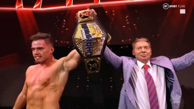 فينس مكمان يحتفل بتغير الابطال بعرض الرو امس