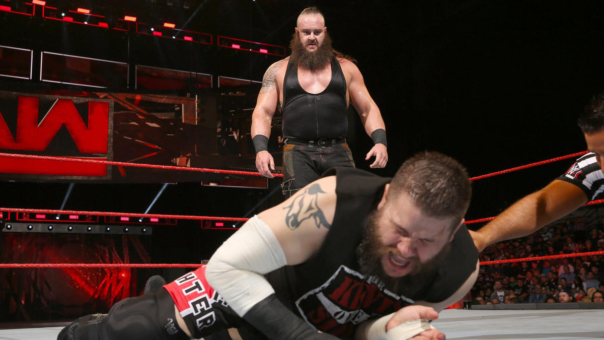 الإعلان عن إصابة اهم نجوم WWE فى عرض الرو الأخير