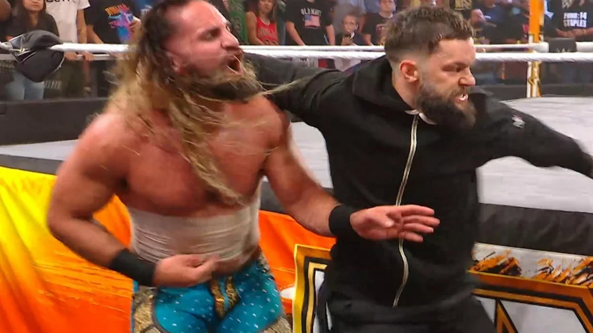 شاهد ما فعله فين بالور بسيث رولينز فى عرض NXT امس