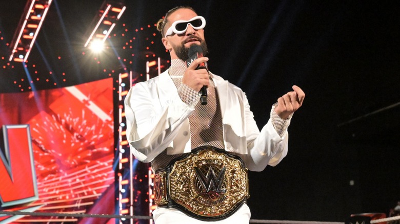 سيث رولينز يعلن عن تحديات صعبة على لقب البطولة الجديد