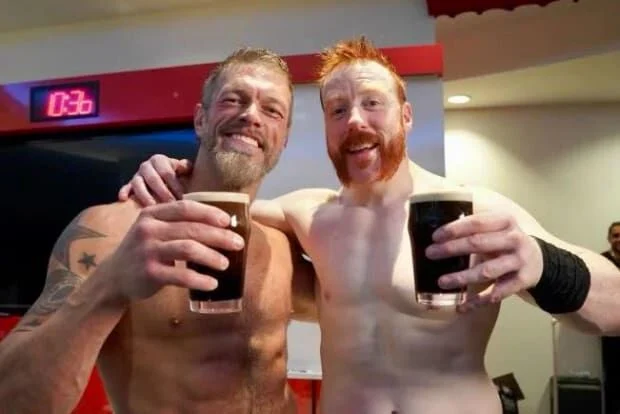 شيمس يفاجئ إيدج بعد إنتهاء عرض سماك داون الأخير