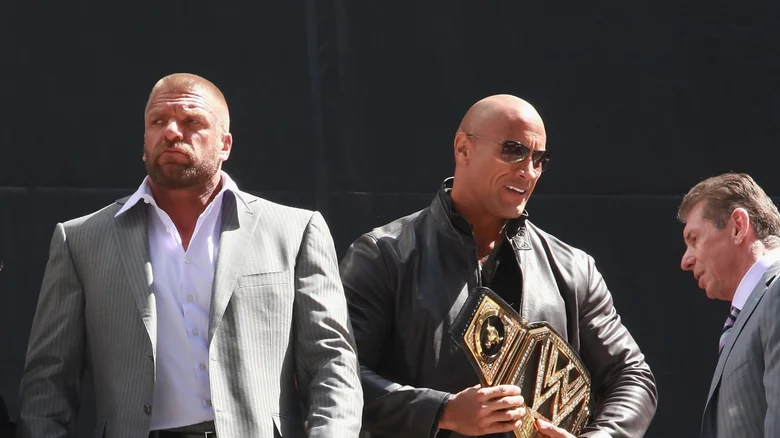 ما سبب تفوق تريبل إتش على ذا روك فى إدارة WWE ؟