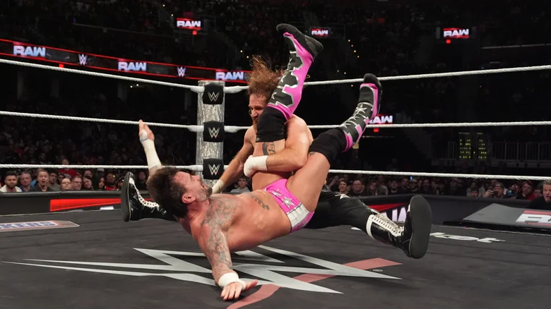 تقرير خاص عن أهم حركات التثبيت داخل حلبة المصارعة الحرة