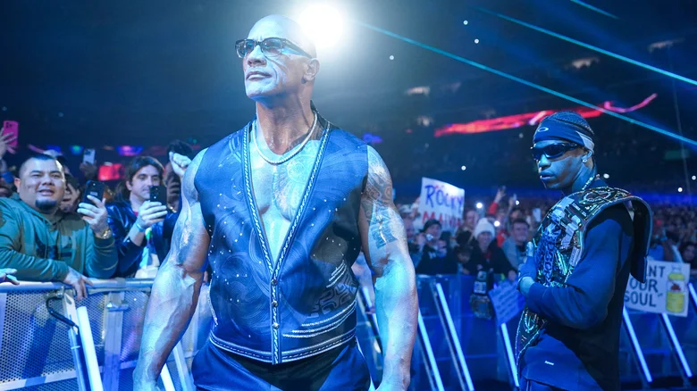 عودة ذا روك تثير الجدل وبولي راي ينتقد تصريحات روك ويشكك في تأثيرها على مصداقية WWE