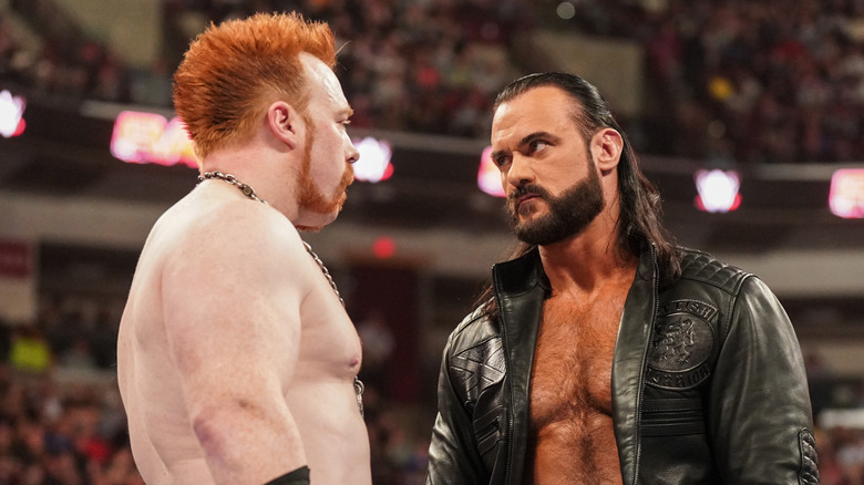 أسرار تكشف لأول مرة كيف حولت WWE عرضا ساخرا إلى قرار صارم ؟