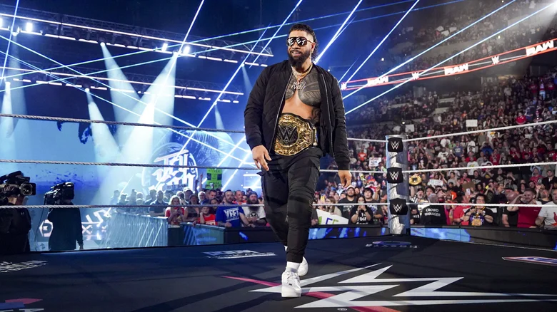 أسطورة المصارعة يكشف كواليس صادمة عن جاي أوسو وخسارته للقب