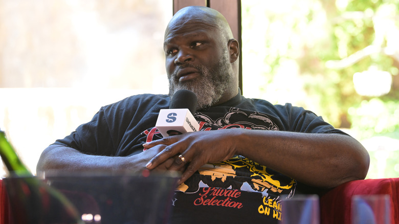 تصريحات مارك هنرى عن مواجهة جاى أوسو وسولو سيكوا فى نايت أوف تشامبيونز 2025