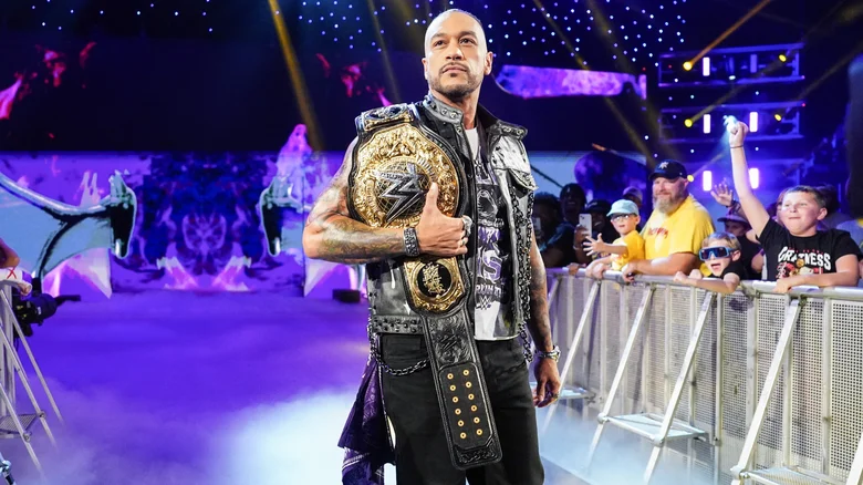 داميان بريست يكشف كيف يكون التعامل بين المصارعين خلف الكواليس