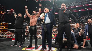 تدخل سى إم بانك ورومان رينز فى مواجهة سيث رولينز ينتهى بمعركة كبيرة