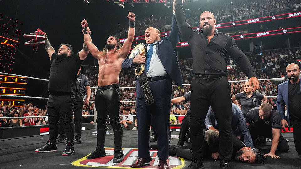 تدخل سى إم بانك ورومان رينز فى مواجهة سيث رولينز ينتهى بمعركة كبيرة