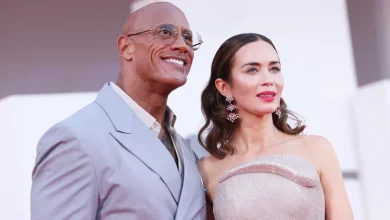 دوين جونسون ذا روك يبهر جمهور البندقية بفيلمه الجديد ويغالب دموعه وسط تصفيق حار