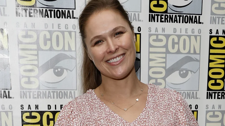 من خلف الكواليس محدثات جارية بين إتحاد AEW وروندا روزى