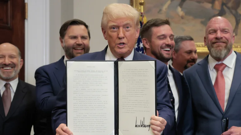 أنباء عن ظهور مفاجئ للرئيس دونالد ترامب في المباراة الأخيرة لجون سينا