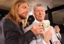 تريبل إتش يتحدث عن شراكته مع فينس مكمان من الكواليس إلى قيادة الإبداع في WWE