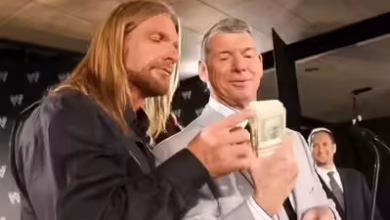 تريبل إتش يتحدث عن شراكته مع فينس مكمان من الكواليس إلى قيادة الإبداع في WWE
