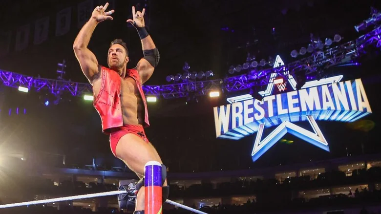 بولي راي يكشف الطريقة المثالية لجعل الجماهير تتعلق أكثر بإل إيه نايت