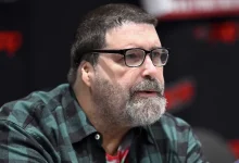 ميك فولي يكشف عن مباراته المفضلة في مسيرته داخل WWE