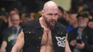 توني خان يفجر مفاجأة مدوية جون موكسلي كان يعمل وهو مصابًا طوال عام الانتصارات