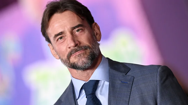 سي إم بانك يثير الجدل بتصريح سياسي ساخر خلال حديثه عن أفلام الرعب