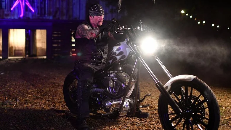 نزال اعتزال تحول إلى كابوس صحي تفاصيل خطيرة عن إصابة الأندرتيكر الخفية