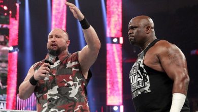 بولي راي يكشف السبب الحقيقي وراء كراهية فينس مكمان لفرق التاج تيم في WWE