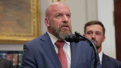 نجوم WWE يتهافتون على حضور حدث UFC التاريخي في البيت الأبيض!