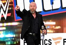 جون لورينايتس يكسر الصمت ويُقيّم أداء تريبل إتش في WWE