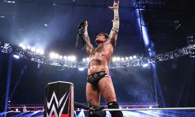 صدمة مدوية: سي إم بانك يعود ببطولة WWE بلا منازع وخطط مثيرة لسمرسلام!