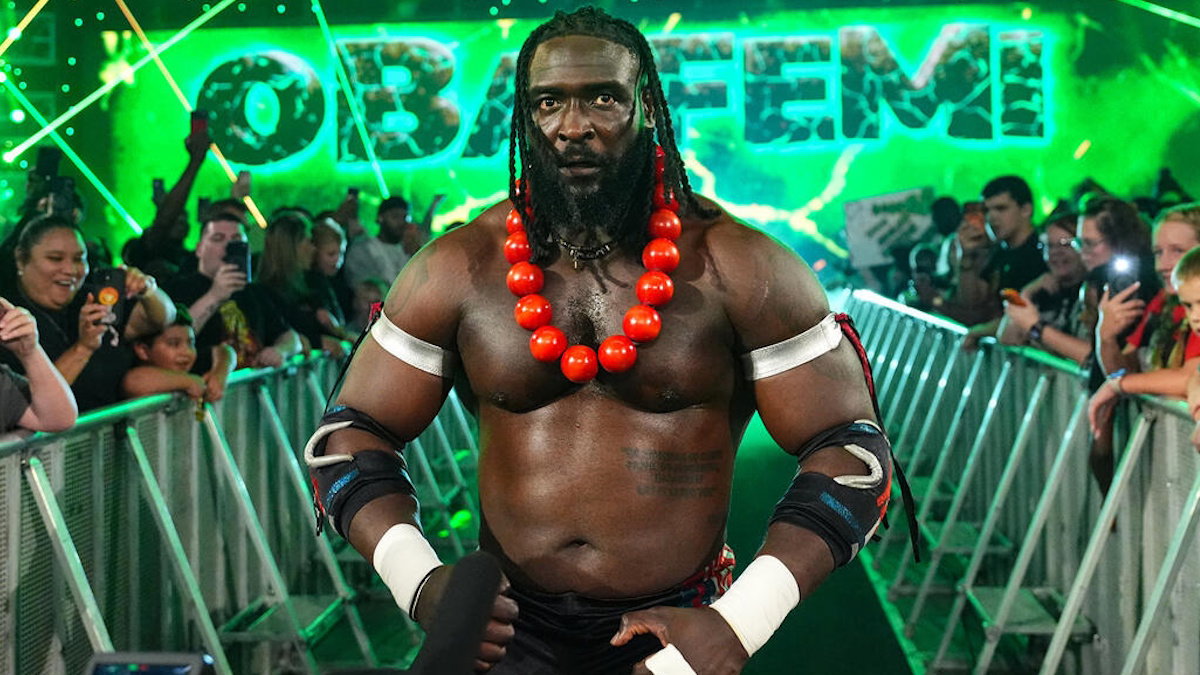 نجم WWE إيثان بيج يكشف عن أشد لحظات مسيرته إيلامًا في طريقه إلى راسلمينيا