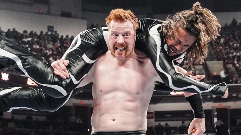بوكر تي يعلق على رحيل شيمس من WWE: "الزمن تغير الآن!"
