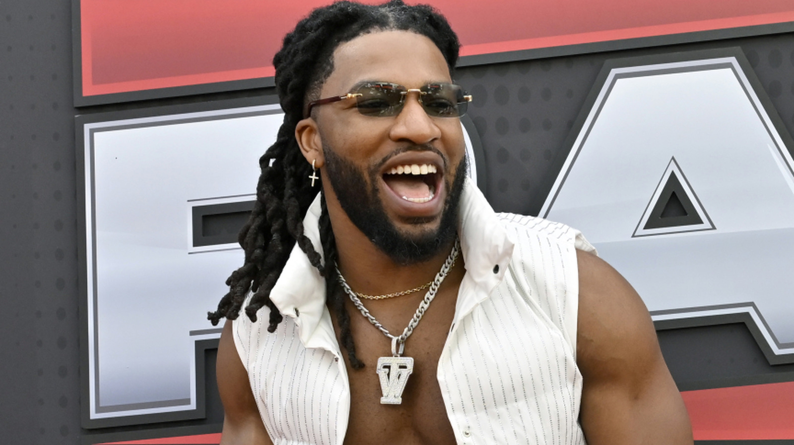 تحدي تاريخي في WWE سمر سلام 2027: بوكر تي يرد على دعوة تريك ويليامز
